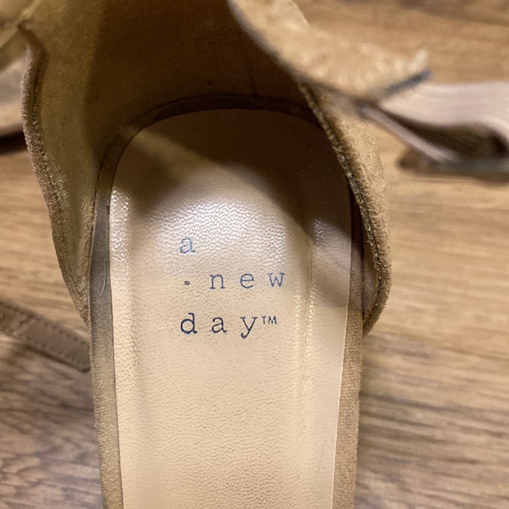 High heels - Picture 2 of 3